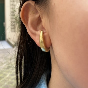 Gold-plated steel earrings with smooth moon-shaped lobe cuff effect