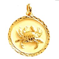 Pendentif médaille astrologique zodiaque Cancer en plaqué or