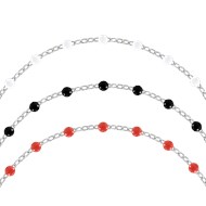 Set de trois bracelets blanc, noir et rouge en acier argenté