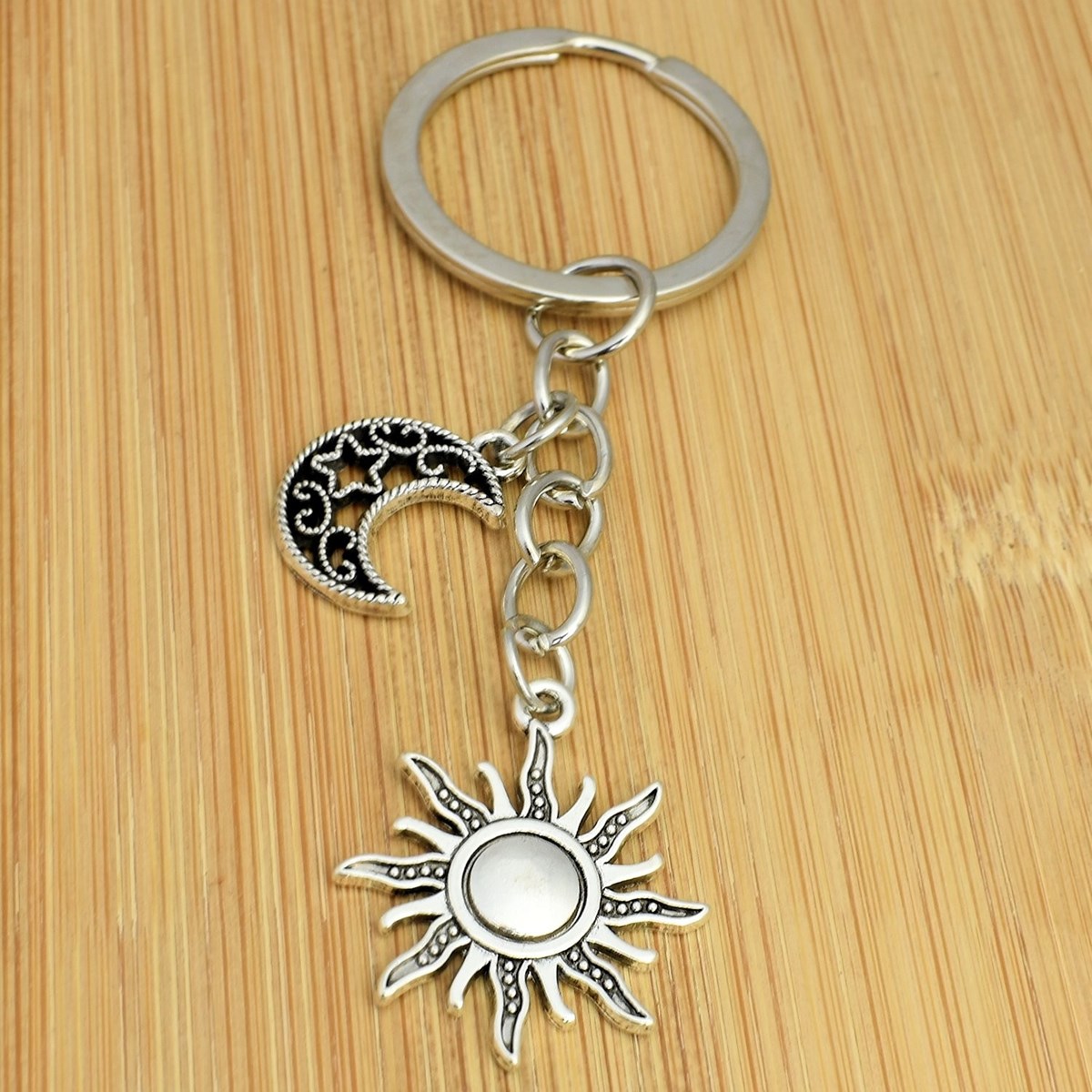 Porte-clés soleil lune et une étoile argenté - vue 2