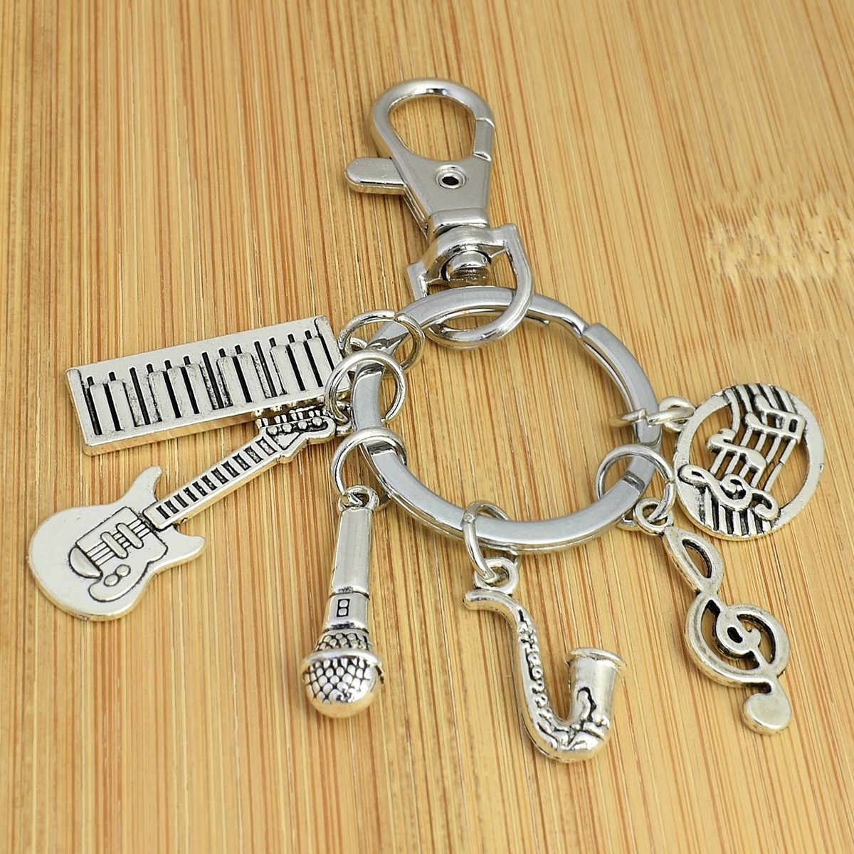 Porte-clés thème musique artiste notes guitare piano micro bijou de sac avec mousqueton et anneau argenté - vue 2