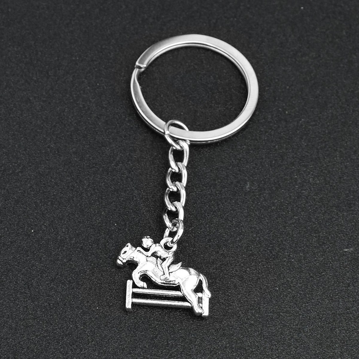 Porte-clés cheval et son cavalier saut d'obstacle argenté - vue 4