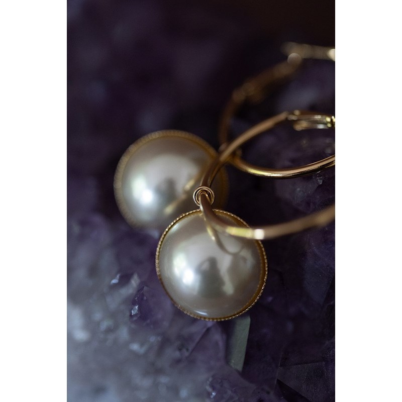 petites boucles d'oreilles créoles perles doré à l'or fin - NÉLYA - vue 3
