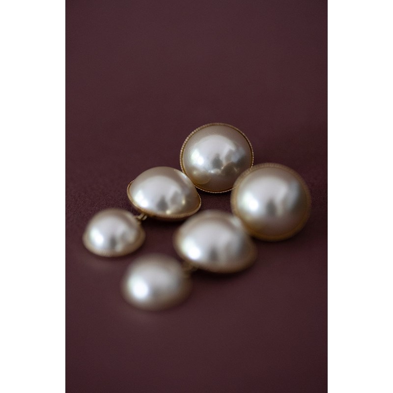 maxi boucles d'oreilles puces pendantes perles doré à l'or fin - NÉLYA - vue 3