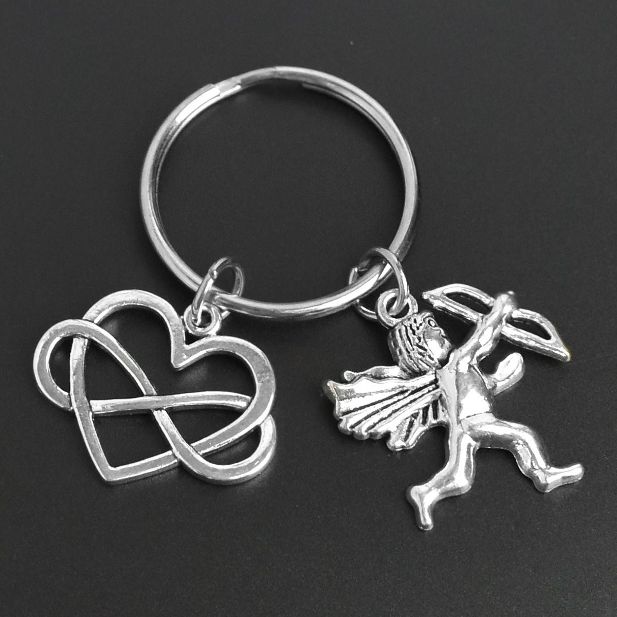 Porte-clés cupidon ange avec des ailes et sa flèche d'amour coeur à l'infini argenté - vue 4