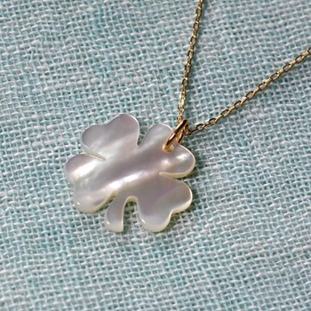 Pendentif Trèfle de Nacre