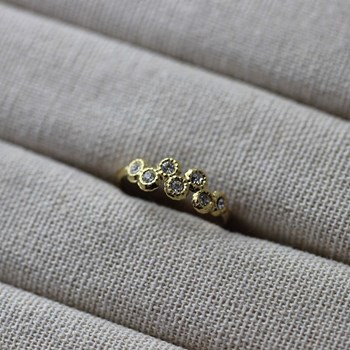 Bague 7 zircons blanc acier doré or