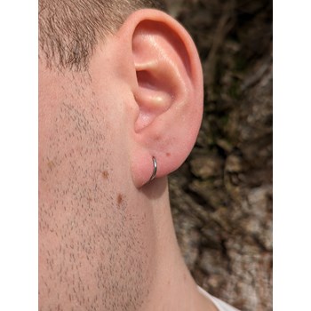 Piercing clicker in steel with manual opening