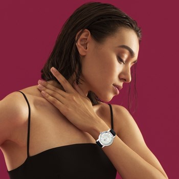 Elegant Delphine horloge versierd met fonkelend SC kristal