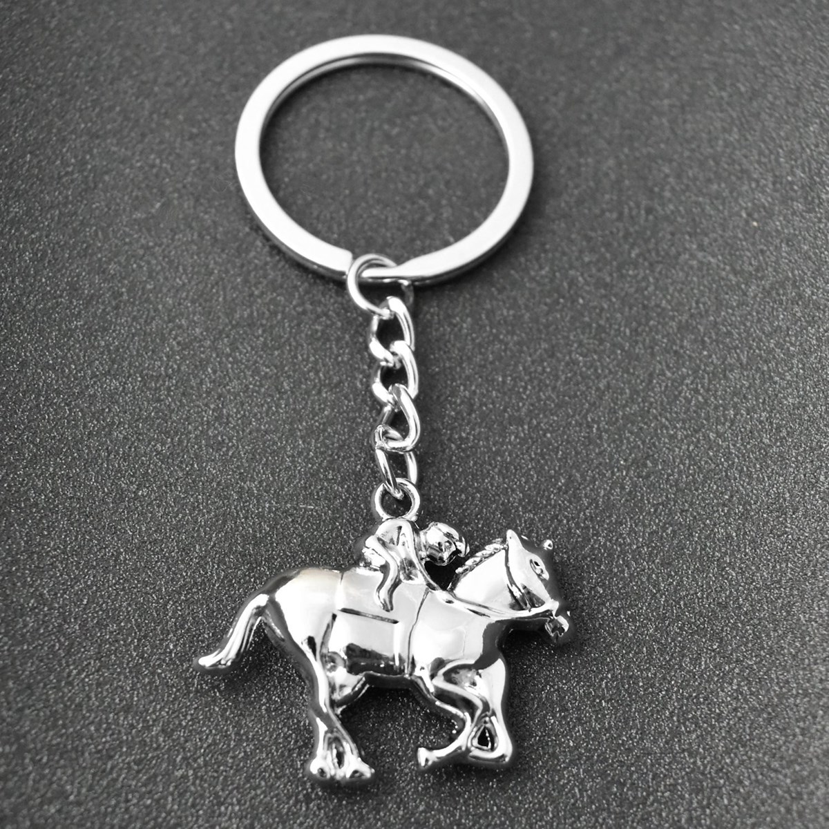 Porte-clés jockey sur son cheval au galop argenté - vue 4