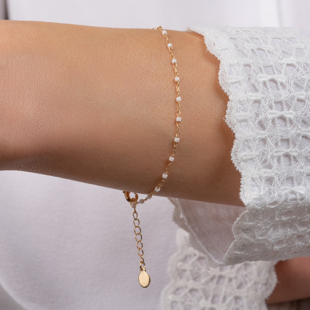Bracelet Brillaxis plaqué or perles Miyuki blanches - vue 2