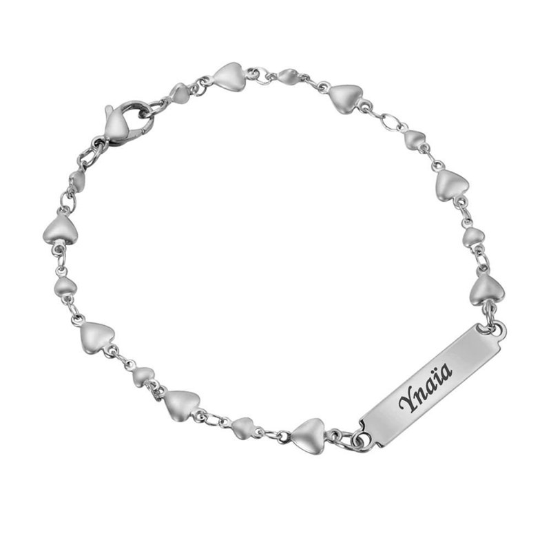 Bracelet suite de coeurs avec plaque acier prénom gravure personnalisée - vue 2