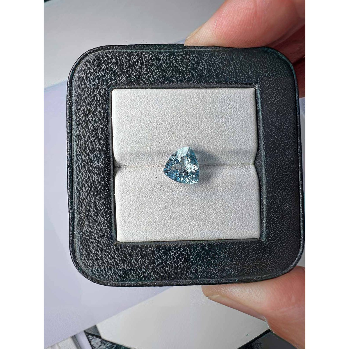 Aigue-Marine Trillion de 1.46 carats - Clarté SI - Origine Afrique - vue 2