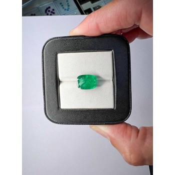 Émeraude Coussin 3.59 ct - AA Light Green - Clarté VS - Origine Zambie