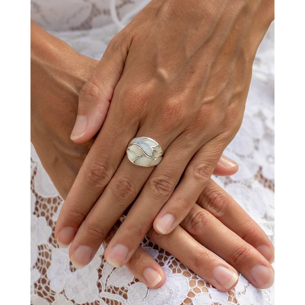 Bague en Nacre Blanche et Argent 925 | Élégance et Pureté | Boutique ADEN - vue 2