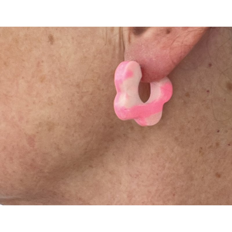 Boucles d'oreilles, créoles fleurs rose - Modèle fait main - vue 3