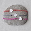 Bracelet Lien Mini Coeur en Nacre - Rose Fluo - vue V3