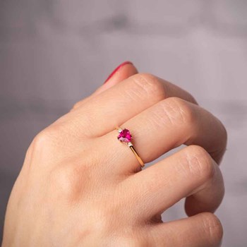 Bague Or 18 Carats 750 Jaune et Rubis Coeur Accompagné