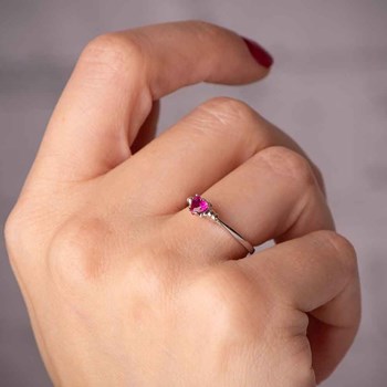 Bague Or 18 Carats 750 Blanc et Rubis Coeur