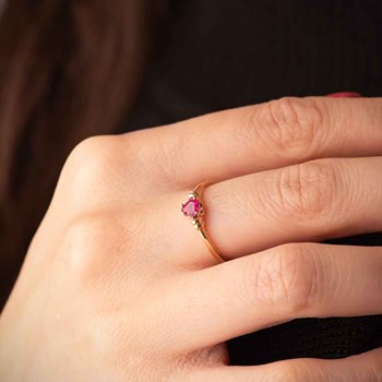 Bague Or 18 Carats 750 Jaune et Rubis Coeur