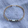 Bracelet Lien 3 Perles Facettées de Larimar Tubes Hématites et Spinelle - Or - vue V3