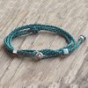 Bracelet Homme Métal Argenté Cubes Fermoir Bouton et Lien en Paracorde - Bleu Vert - vue V3