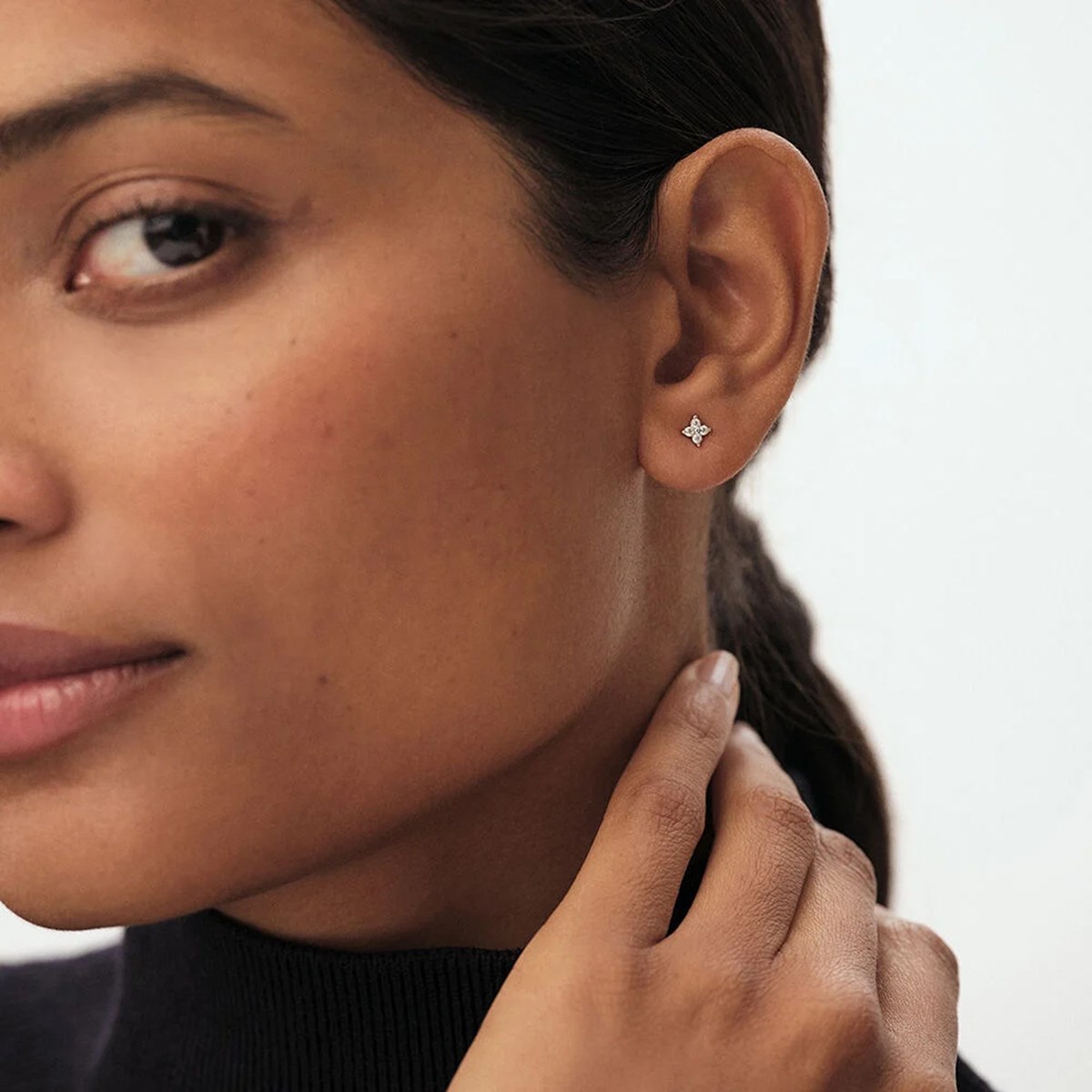 GINA Puce agt. rh. fleur avec pierre à l'unité - vue 2