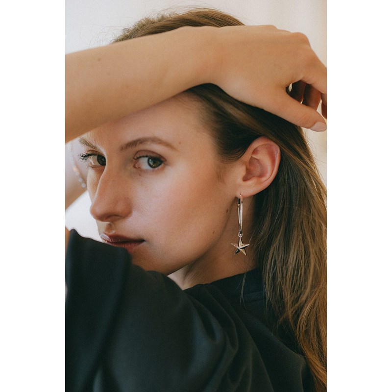 petites boucles d'oreilles créoles étoiles doré à l'or fin - RAOUL - vue 5