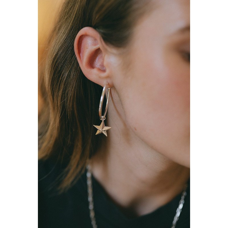 petites boucles d'oreilles créoles étoiles plaqué argent - RAOUL - vue 3