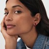 Agatha Léo verguld staal en bordeaux email hoepel oorbellen - bekijk V2