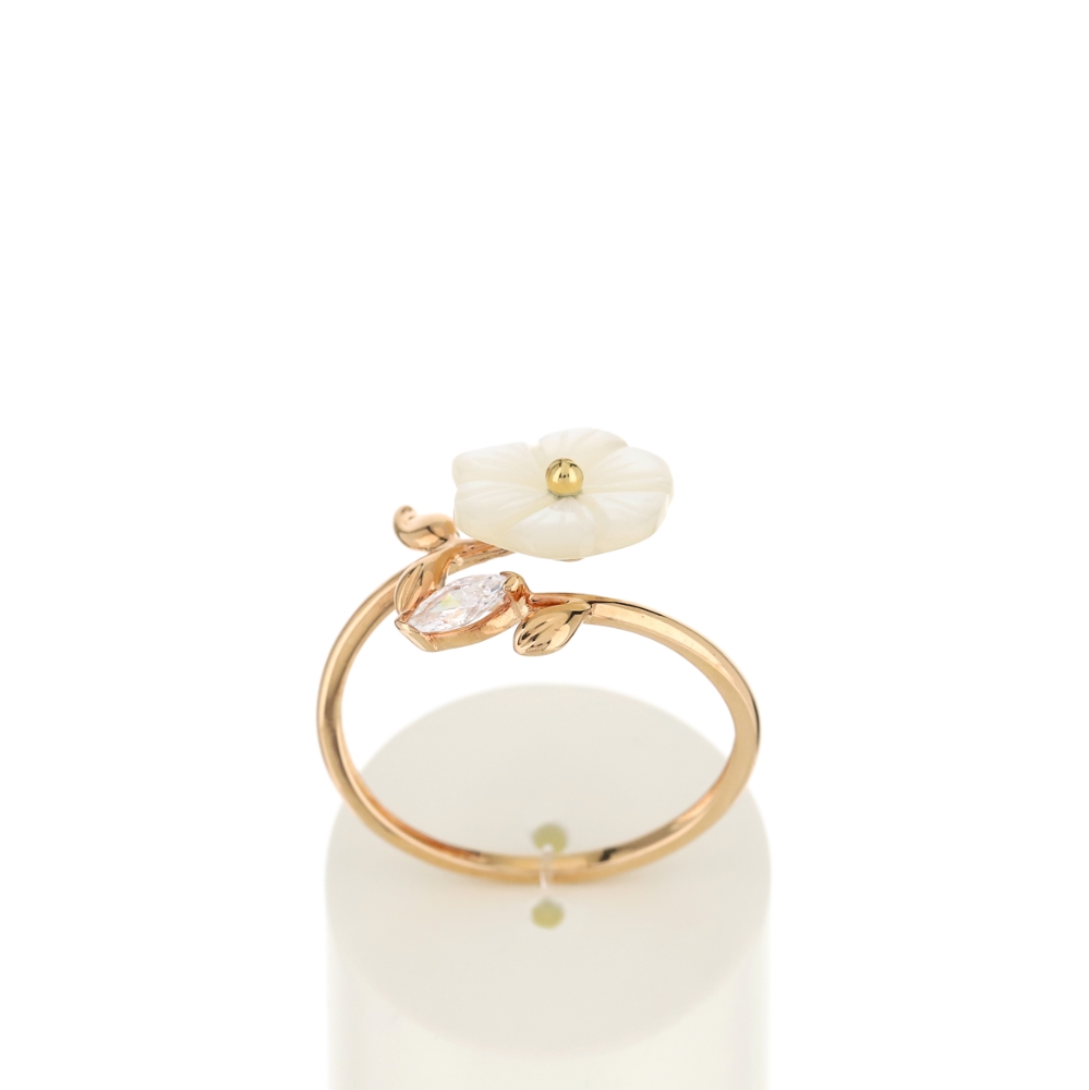 Bague or 375 rose nacre fleur topaze blanche taille marquise - vue 360